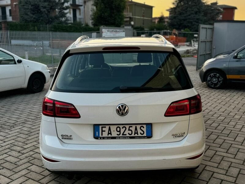 VOLKSWAGEN GOLF SPORTSVAN