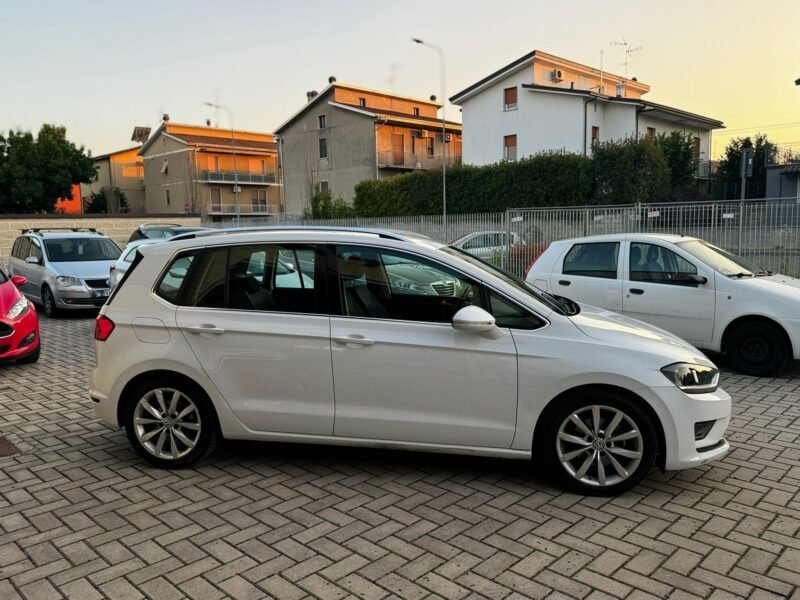 VOLKSWAGEN GOLF SPORTSVAN
