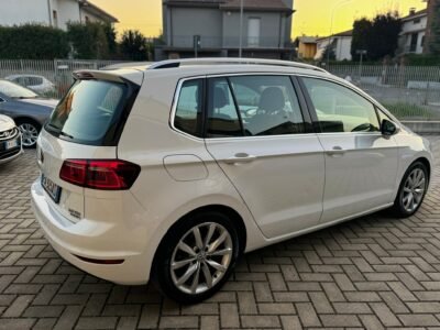 VOLKSWAGEN GOLF SPORTSVAN