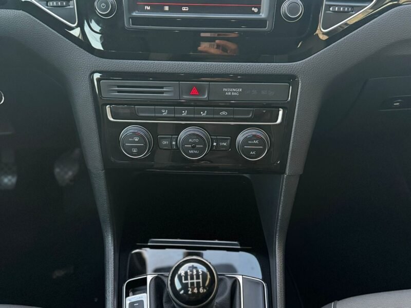 VOLKSWAGEN GOLF SPORTSVAN