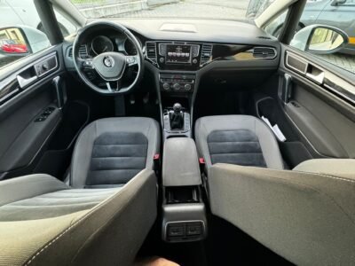 VOLKSWAGEN GOLF SPORTSVAN