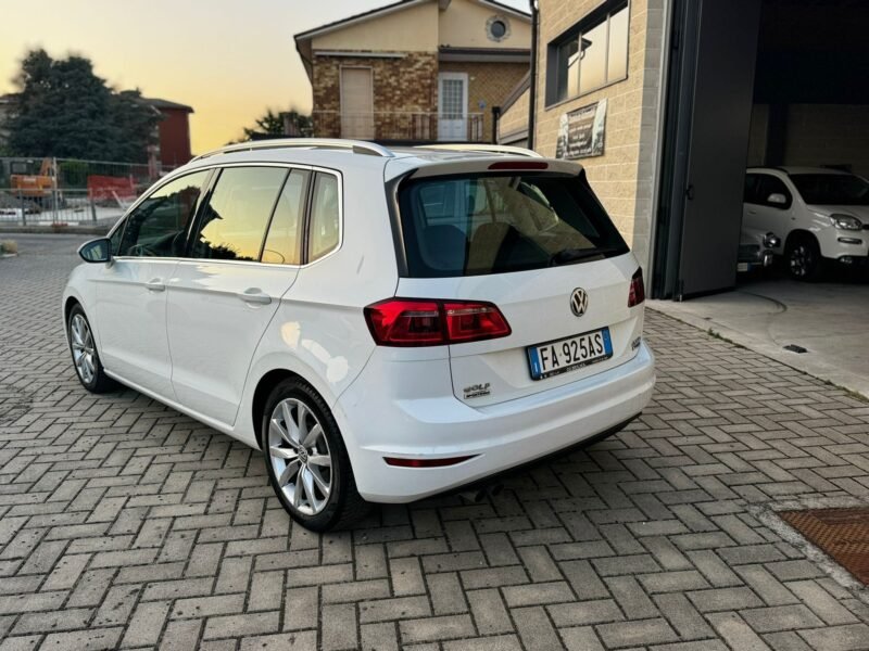 VOLKSWAGEN GOLF SPORTSVAN