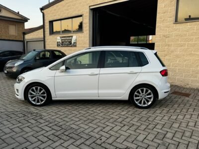 VOLKSWAGEN GOLF SPORTSVAN
